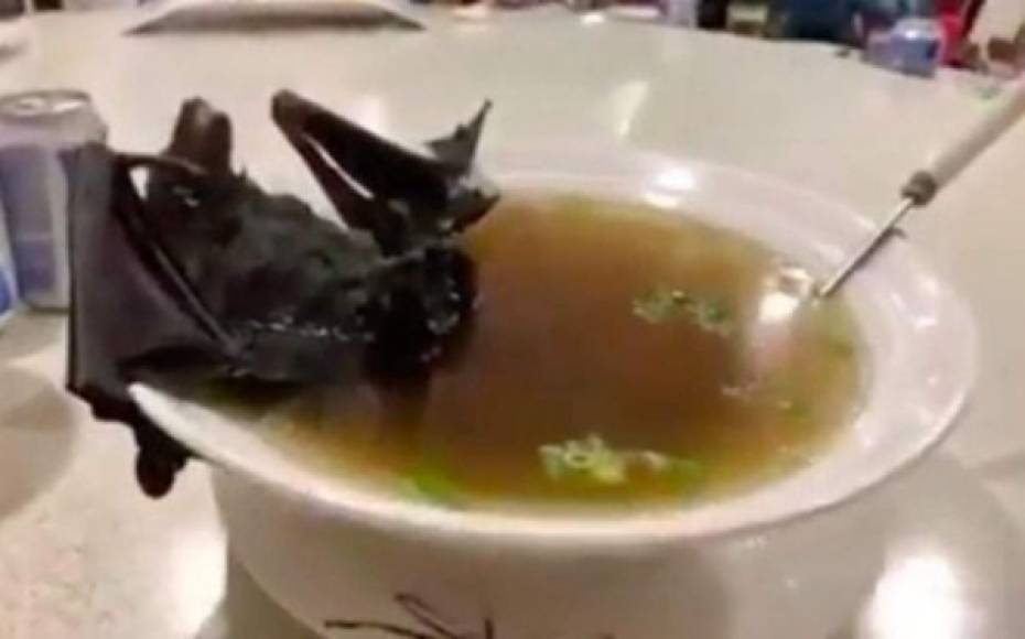 Algunos comerciantes promueven el consumo 'medicinal' de los murciélagos, especialmente entre las comunidades rurales en China.