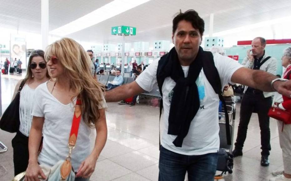 También recibió el cariño de sus seguidores, algo que volvió a ocurrir en el aeropuerto de Barranquilla.