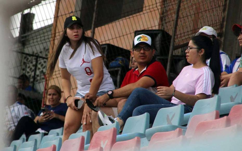 La guapa Annie Córdova, novia del legionario hondureño Luis Palma, asistió al estadio Ceibeño para ver el partido del Victoria ante el Motagua.