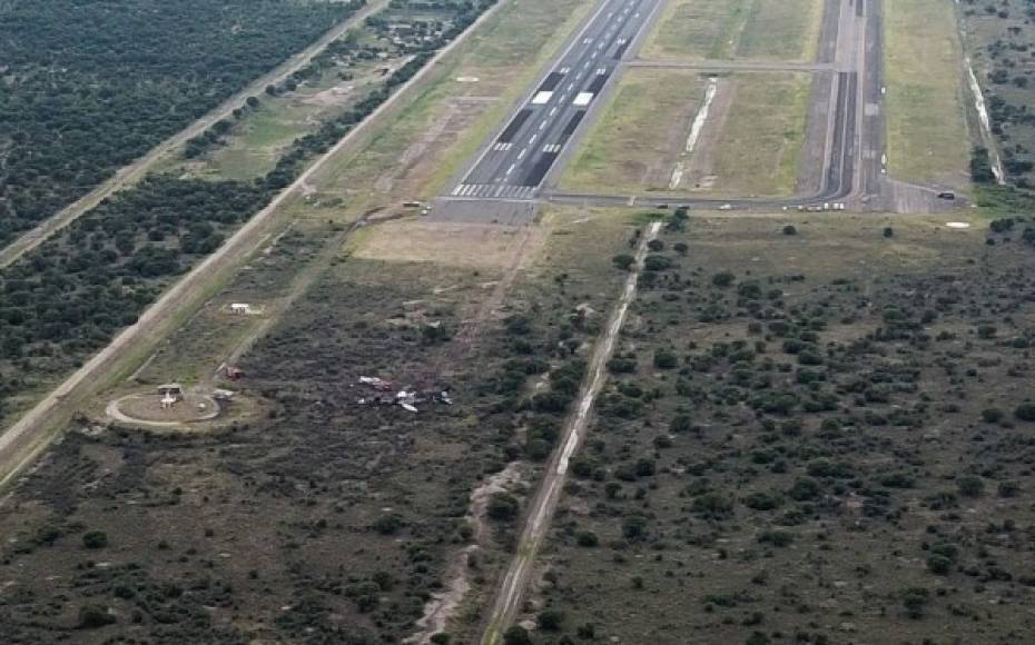 La Secretaría de Comunicaciones y Transportes (SCT) informó que se iniciaron ya los trabajos de la Comisión Investigadora y Dictaminadora de Accidentes de Aviación para determinar las causas del accidente.