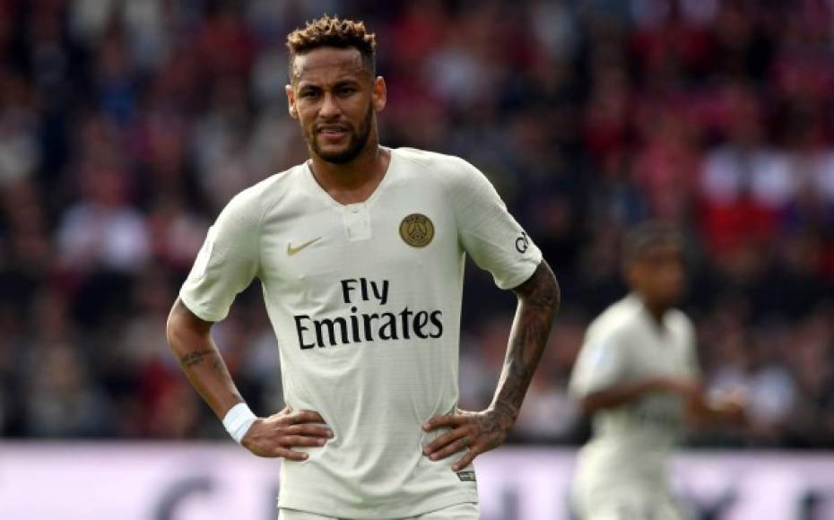 El diario Marca asegura que solo Neymar puede protagonizar un giro radical en el mercado del Real Madrid. Los dirigentes blancos creen en la actual plantilla y el brasileño es el único que podría mejorar la calidad del vestuario de Julen Lopetegui. Hazard, Kane, Icardi... son los otros nombres que han sonado.