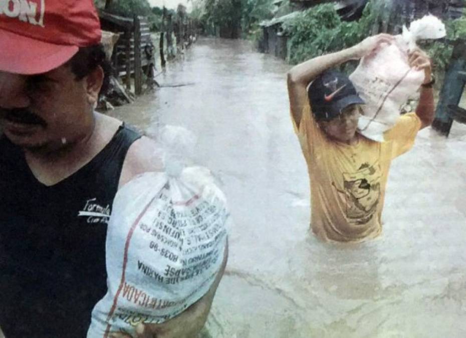 Los hondureños vivieron los días más duros de su vida durante el paso del huracán Mitch.