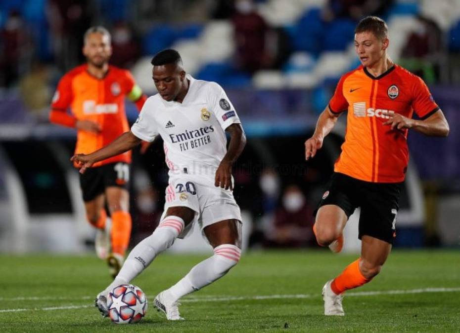 Vinicius acercó más al Real Madrid con este disparo. El brasileño hizo el 2-3.