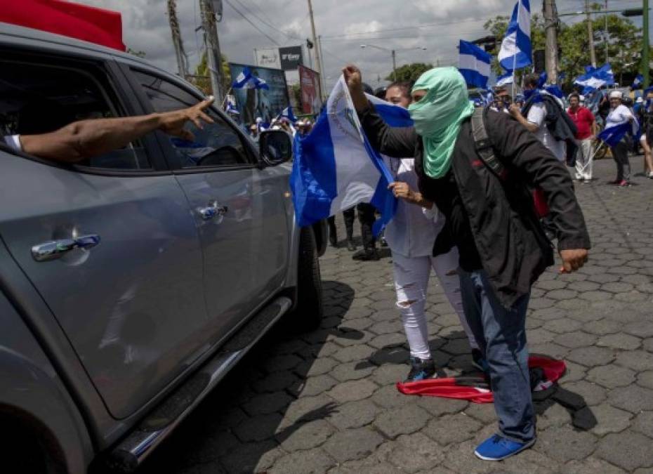 Momentos de tensión se vivieron este domingo en Managua en enfrentamientos entre los seguidores de Ortega y los opositores.