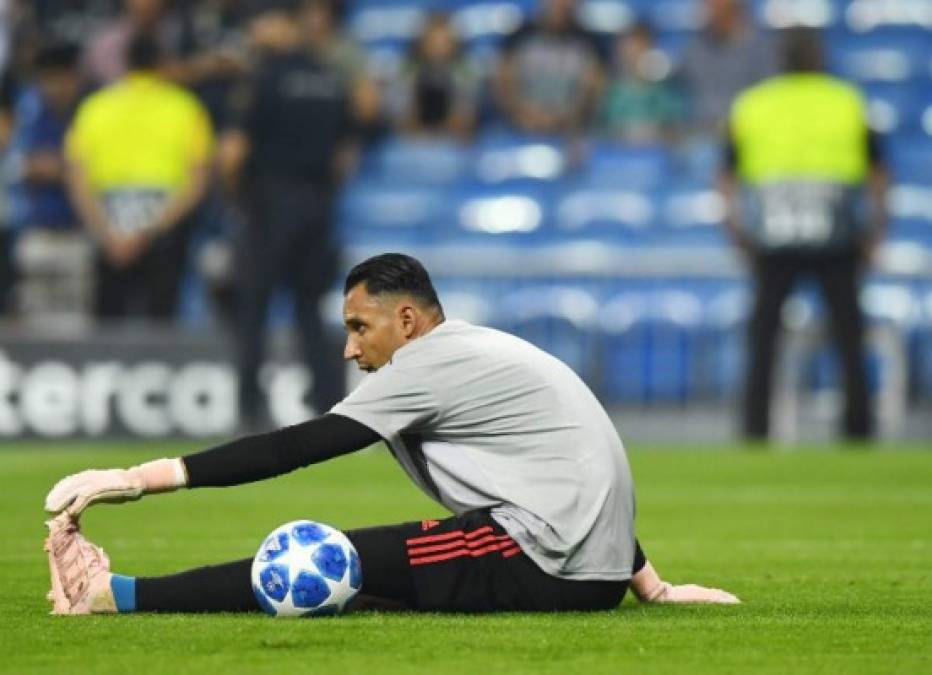 Keylor Navas recibió la oportunidad de ser titular luego de que el fin de semana había sido relegado al banquillo en la Liga. Estuvo muy pendiente del juego a pesar de que este transcurría en campo rival anticipándose a balones largos de la Roma, realizó otra buena parada abajo respondiendo a un tiro fuerte abajo del serbio Aleksandar Kolarov.