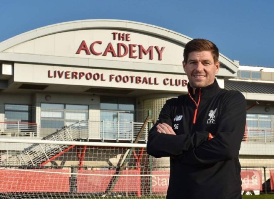 El volante inglés Steven Gerrard trabajará en el Liverpool como DT en la Academia de inferiores. El hijo pródigo regresó a su casa .