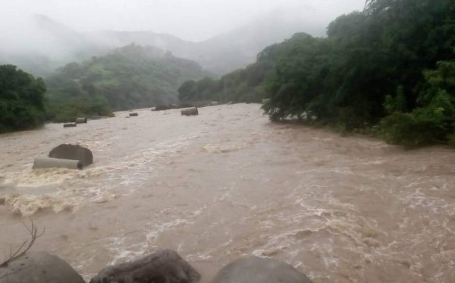 El Comité Permanente de Contingencias (Copeco), indicó que la alerta roja para los departamentos de Francisco Morazán, Choluteca y Valle seguirán vigentes para este domingo.