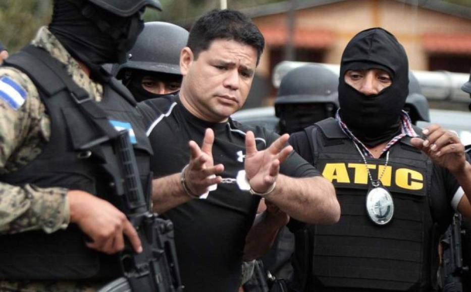 Álvaro Ernesto García Calderón un ex comisionado de la Policía Nacional fue capturado el 23 de febrero de 2016, al interior de una lujosa mansión ubicada en Valle de Ángeles Francisco Morazán, acusado de ser uno de los más grandes socios de la Mara Salvatrucha MS-13.