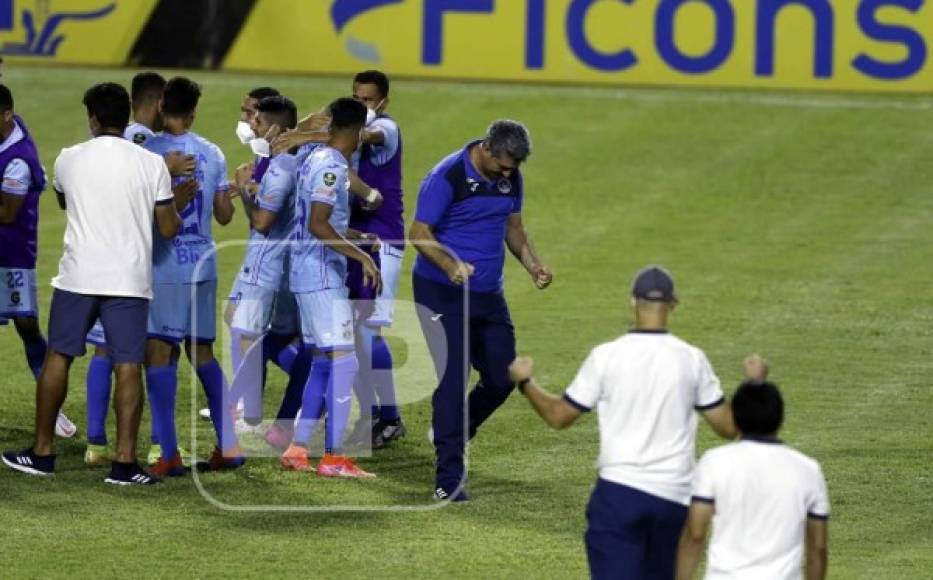 La euforia de Diego Vázquez celebrando la clasificación a la final.