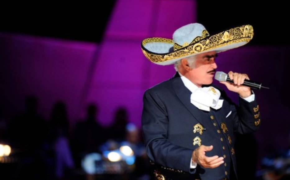 El cantante, reconocido por rancheras como 'El rey', 'La ley del monte' o 'Me voy a quitar de en medio', ofreció conciertos hasta una edad avanzada. Ahora pasa sus días en su rancho de Jalisco.