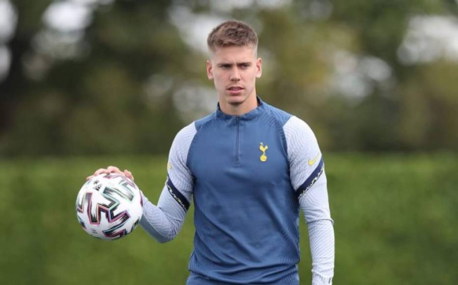 El Villarreal está a punto de cerrar el fichaje de Juan Foyth, jugador del Tottenham. El central argentino no entra en los planes de José Mourinho y los dirigentes del club español han avanzado tanto en las negociaciones por el defensa que se espera que se haga oficial en las próximas horas.