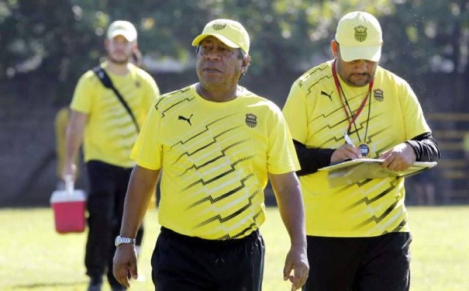 En el Real España busca fortalecer el medio campo y el ataque. El entrenador hondureño Ramón 'Primitivo' Maradiaga confirmó que llegarán de tres a cuatro jugadores más.