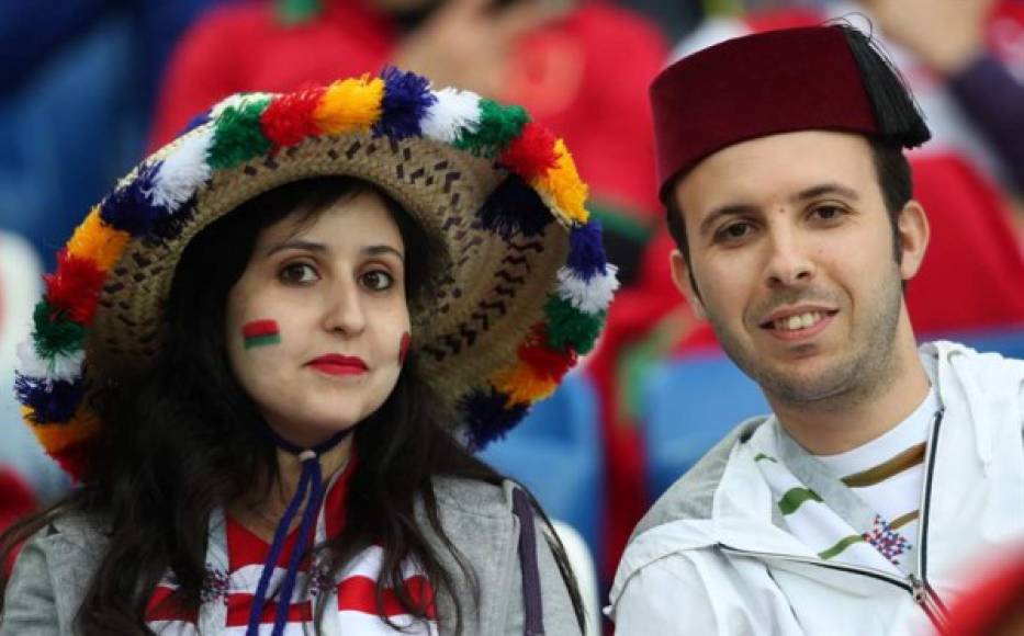 Alguna marroquíes llegaron acompañadas de sus parejas.