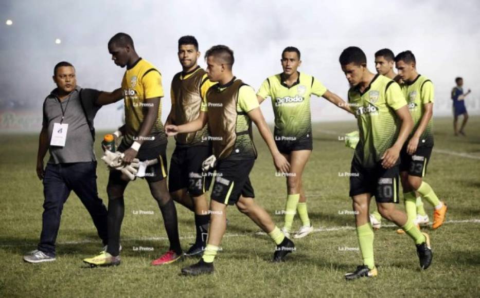 La tristeza en los jugadores del Real de Minas era evidente al final del partido.