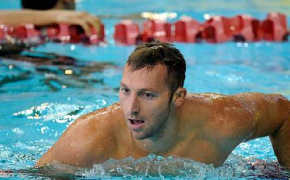 IAN TORPHE (Natación):<br/><br/>El nadador australiano Ian Thorpe, quíntuple campeón olímpico, reveló en 2016 que luchaba contra una depresión desde la adolescencia y que incluso en 2014 fue hospitalizado después de que le encontraran errante y desorientado en una calle de Sídney.<br/><br/>'Soy alguien que ha luchado contra los problemas mentales desde su adolescencia', escribió en un blog destinado a los jóvenes en 2016. 'Visto desde el exterior, muchos no podían ver mi sufrimiento o entender la lucha a veces diaria que tenía que afrontar'.