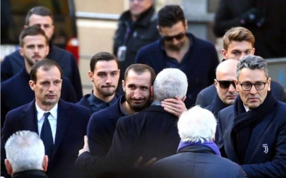 Giorgio Chiellini, jugador de la Juventus, lloró en el funeral de Astori.