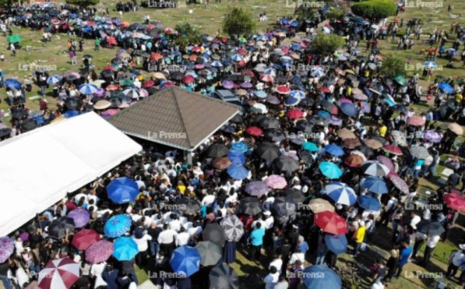 Para muchos religiosos la pastora Ninoska Ponce era una madre. Foto Yoseph Amaya.