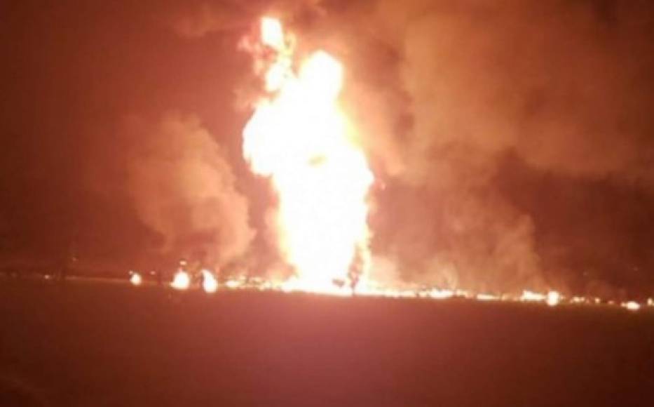 A man takes snapshots of people missing following the blaze triggered by a leaky pipeline in Tlahuelilpan, Hidalgo state, Mexico on January 20, 2019. - An explosion and fire in central Mexico killed at least 73 people after hundreds swarmed to the site of an illegal fuel-line tap to gather gasoline amid a government crackdown on fuel theft, officials said. (Photo by ALFREDO ESTRELLA / AFP)