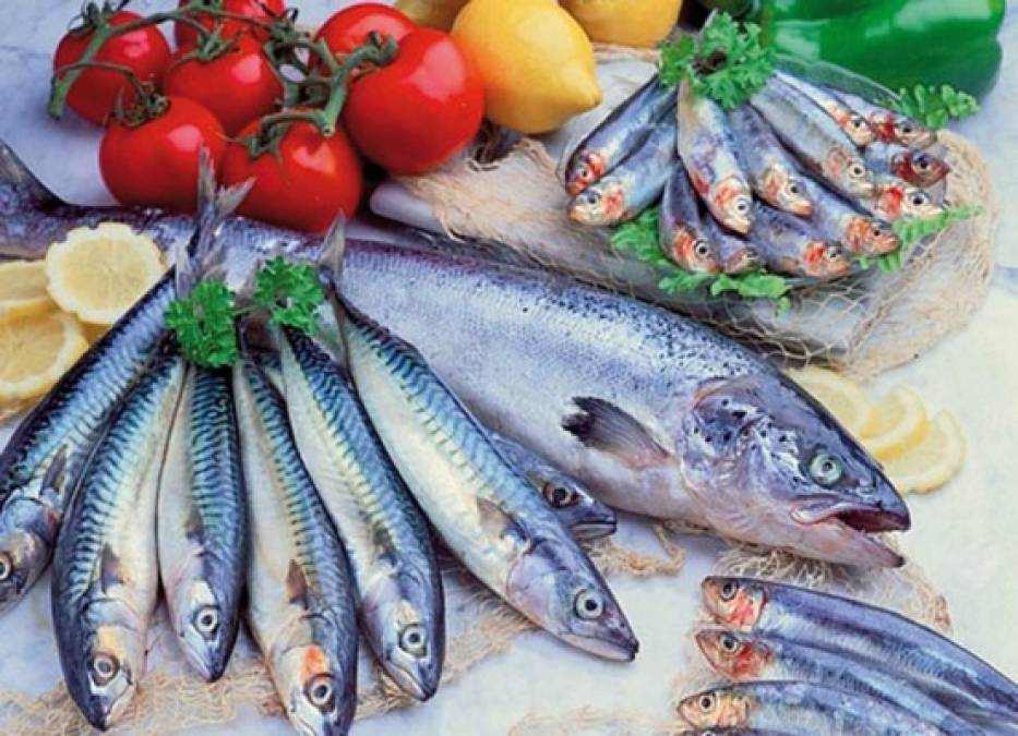 8. Pescado azul<br/><br/>El que sea de tu preferencia: salmón, atún o sardinas, el pescado azul o también llamado pescado graso es extremadamente rico en Omega 3 y tiene un vínculo directo con el desarrollo de células sanas que pueden procesar nuestros azúcares y grasas de manera mucho más eficiente.