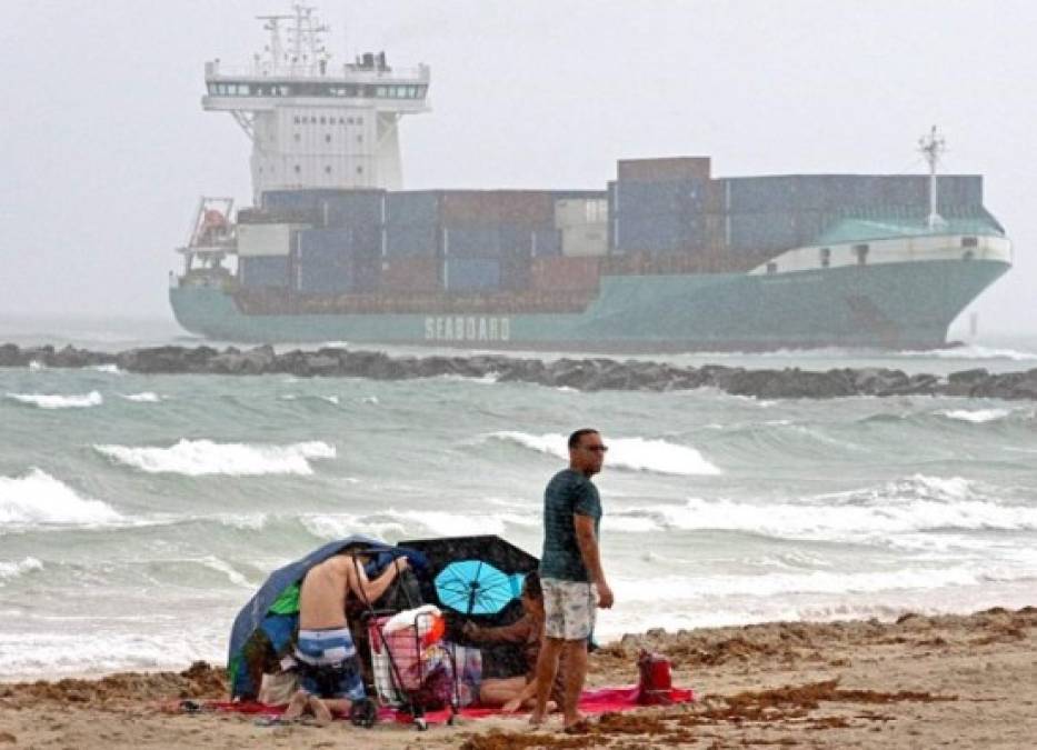 Los meteorólogos advirtieron que Gordon tendrá fuerza de huracán cuando toque tierra en la costa central del Golfo.