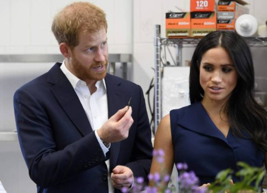 Tras la recepción en la residencia de la gobernadora del estado de Victoria y representante de la Corona británica, Linda Dessau, la pareja se dirigió a un restaurante conocido por sus especialidades cocinadas por chefs indígenas, donde se deleitaron con platillos del área como canguro asado y jabalí salvaje, según la televisión Channel Nine.