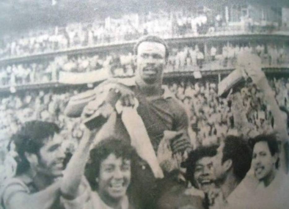 Esta fotografía muestra el momento en que Bailey se coronó campeón con el Marathón hace 40 años. Los hermanos Bailey son el orgullo de Tela por su destacada trayectoria en el fútbol.