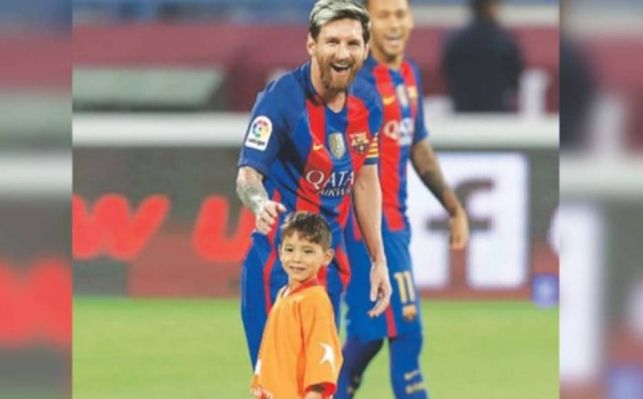 El niño afgano Murtaza, que se hizo famoso por enfundarse una camiseta improvisada de Lionel Messi, vivió dos años en el olvido tras conocer al astro argentino. Hoy, el pequeño tuvo que huir de su hogar junto a su familia.