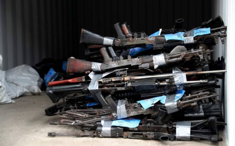 Colombia. Las ùltimas armas de las Farc. Armas del acto final -en Funza- de la inutilización de armamento que fueron de las Farc, finaliza la dejación.