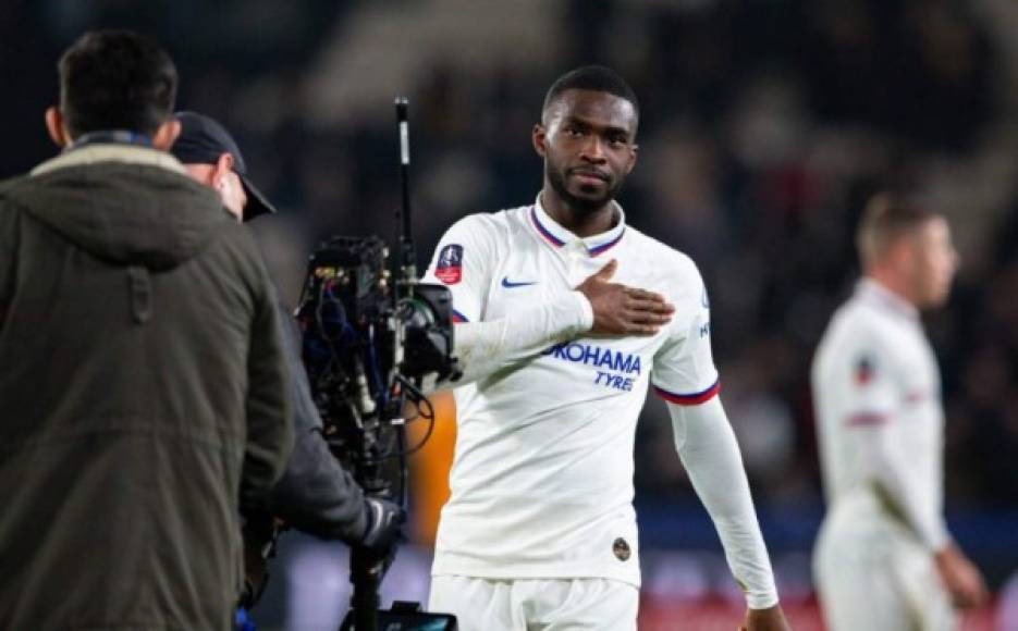 El central Fikayo Tomori le ha pedido al Chelsea salir durante el presente mercado de invierno, ya sea cedido o vendido, en la búsqueda de los minutos que no está teniendo a las órdenes de Frank Lampard en Stamford Bridge.<br/>