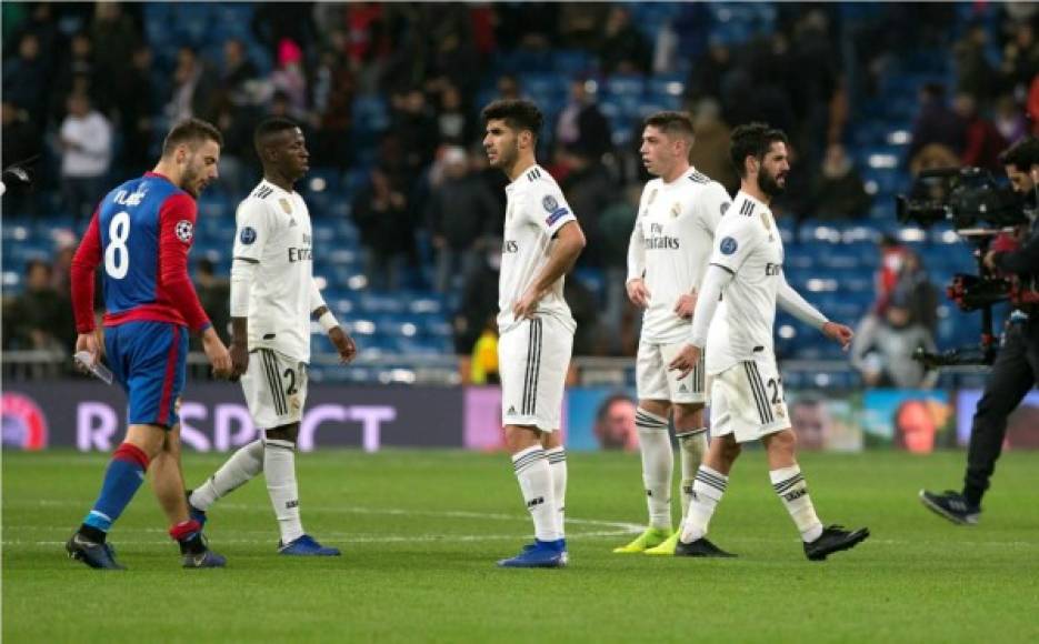 Las imágenes del partido que el Real Madrid perdió (0-3) contra el CSKA de Moscú en la última jornada de la fase de grupos de la Champions League.