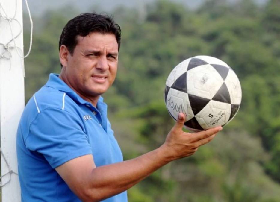 César Obando, el exjugador catracho brilló con Honduras, Motagua, Real España etc. Jugó en la Copa Libertadores 1994 con Universitario.