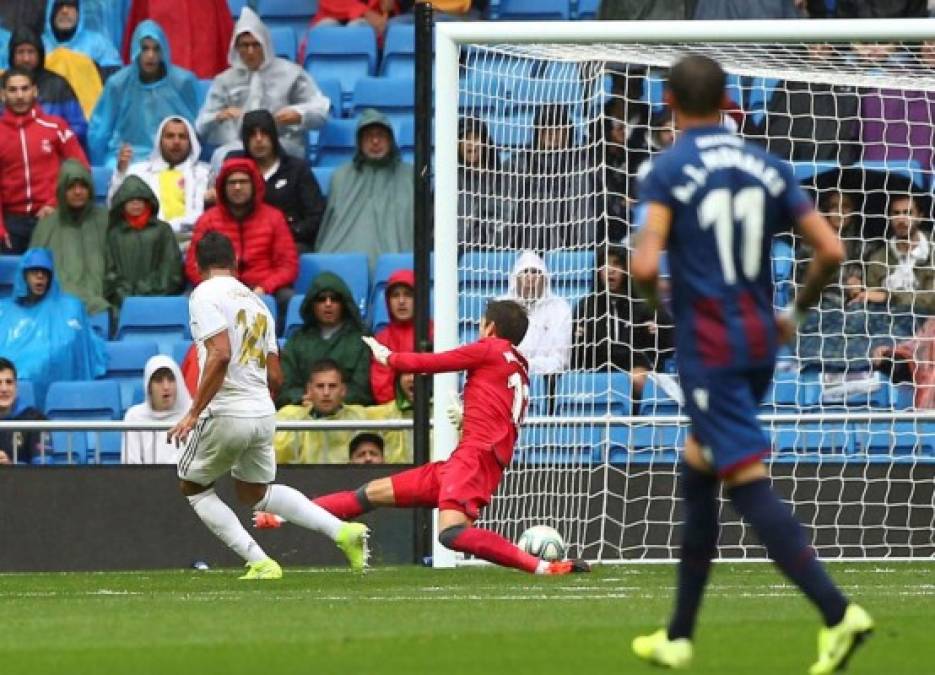El momento en el que el brasileño Casemiro marca el 3-0 del Real Madrid frente al Levante.