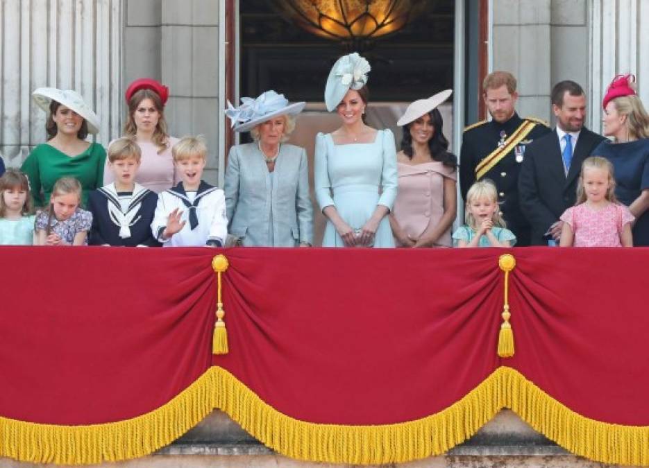 Members of the Royal Family (L-R) Britain's Princess Eugenie of York, Britain's Princess Beatrice of York, Britain's Camilla, Duchess of Cornwall, Britain's Catherine, Duchess of Cambridge, Britain's Meghan, Duchess of Sussex, Britain's Prince Harry, Duke of Sussex, Peter Phillips, Autumn Phillips, Isla Phillips and Savannah Phillips, stand on the balcony of Buckingham Palace to watch a fly-past of aircraft by the Royal Air Force, in London on June 9, 2018.<br/><br/><br/>The ceremony of Trooping the Colour is believed to have first been performed during the reign of King Charles II. In 1748, it was decided that the parade would be used to mark the official birthday of the Sovereign. More than 600 guardsmen and cavalry make up the parade, a celebration of the Sovereign's official birthday, although the Queen's actual birthday is on 21 April. / AFP PHOTO / Daniel LEAL-OLIVAS