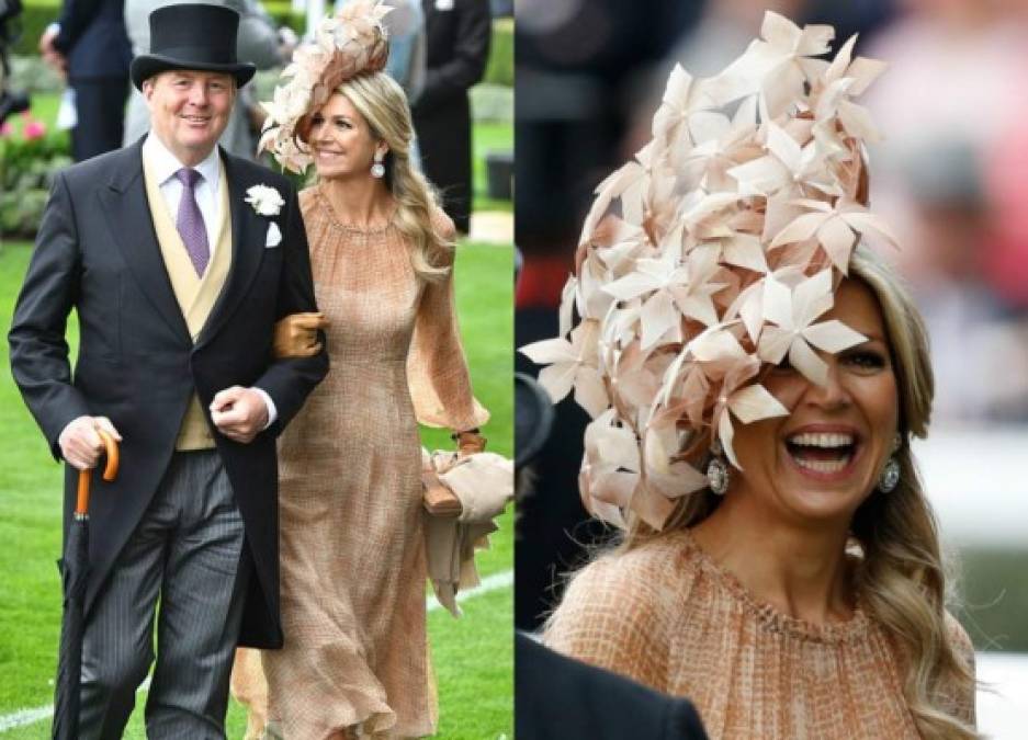 La reina Máxima, de origen argentino, disfrutó del evento usando un gran sombrero con detalle de flores a juego con el color de su vestido.