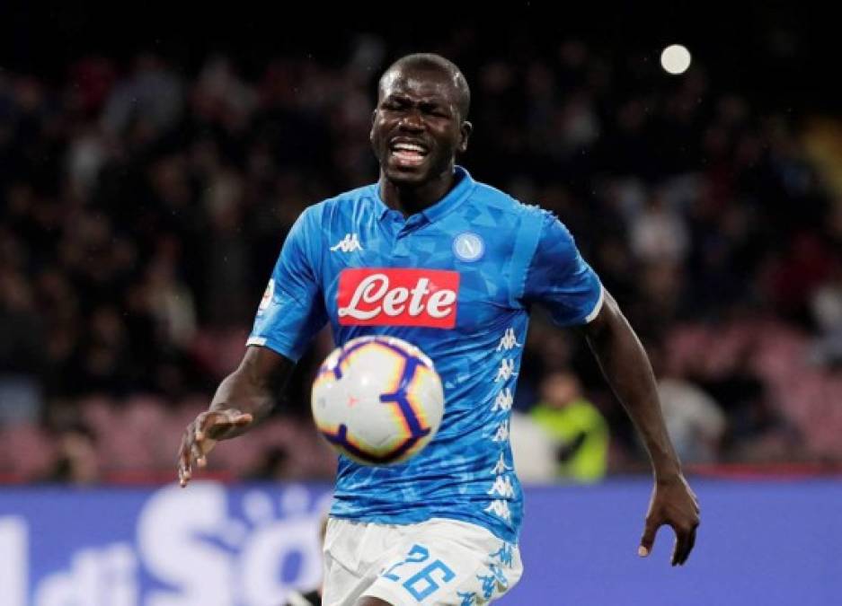 Gennaro Gattuso, entrenador del Napoli, fue muy tajante con sus declaraciones a Sky Sport sobre el futuro de Kalidou Koulibaly. 'Koulibaly tiene un precio, y si no llegan a lo que se pide el club, se quedará', manifestó.<br/><br/>Por otro lado, también aclaró la situación de Arkadiusz Milik. '¿Milik? El año pasado tenía que renovar, pero no quiso. Ahora ya sabe cuál es la posición del club con respecto a él. Si no encuentra una solución, ya sabe que hemos fichado a dos delanteros, por lo que lo tendría muy difícil'.