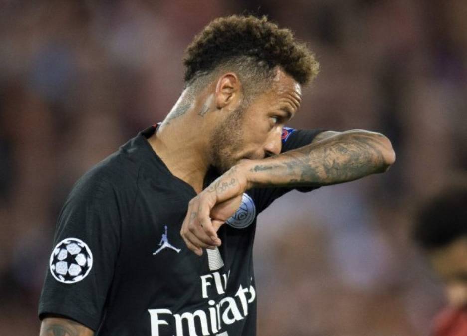 Tras el final del encuentro, Neymar se mostró decepcionado por la derrota de 3-2 del PSG ante LIverpool en el último minuto.