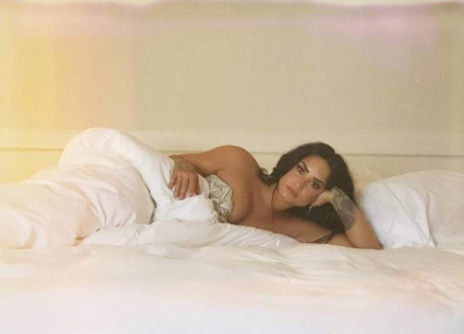 Demi Lovato ha causado furor en Instagram con esta fotografía en la que aparece desnuda en la cama y solo cubierta con una sábana. La imagen ya tiene más de un millón de 'likes'.