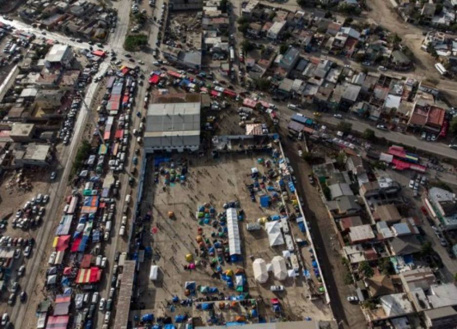 Una vista aérea del albergue de migrantes en Tijuana.