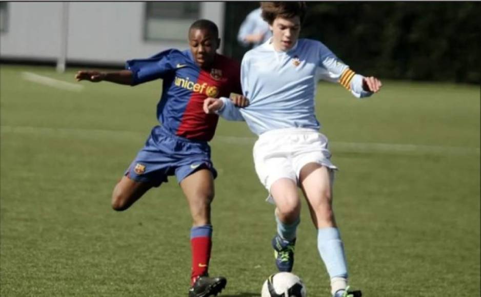 Adama Traoré comenzó en la cantera del RCD Espanyol, pero con tan solo 8 años se marchó a La Masia del Barcelona. El habilidoso jugador fue destacando en cada una de sus categorías y daba muestras no solo de su calidad con el balón, sino de su resistencia en el terreno de juego.