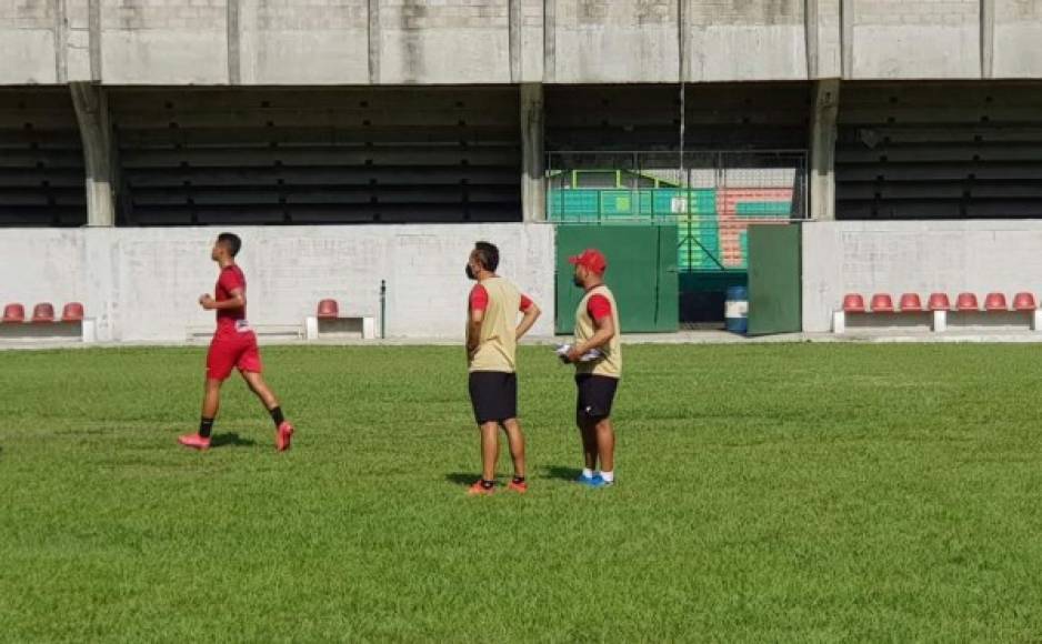 Emil y Pineda ya han comenzado los entrenamientos para dicho campeonato Sub-18 que organiza la Federación Nacional Autónoma de Fútbol de Honduras.