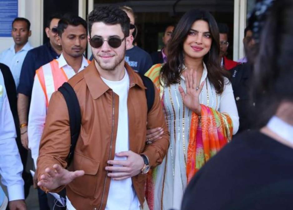 Priyanka Chopra y Nick Jonas llegaron este viernes a Jodhpur, donde tendrán tres días de celebración de sus bodas (cristiana e hindú).