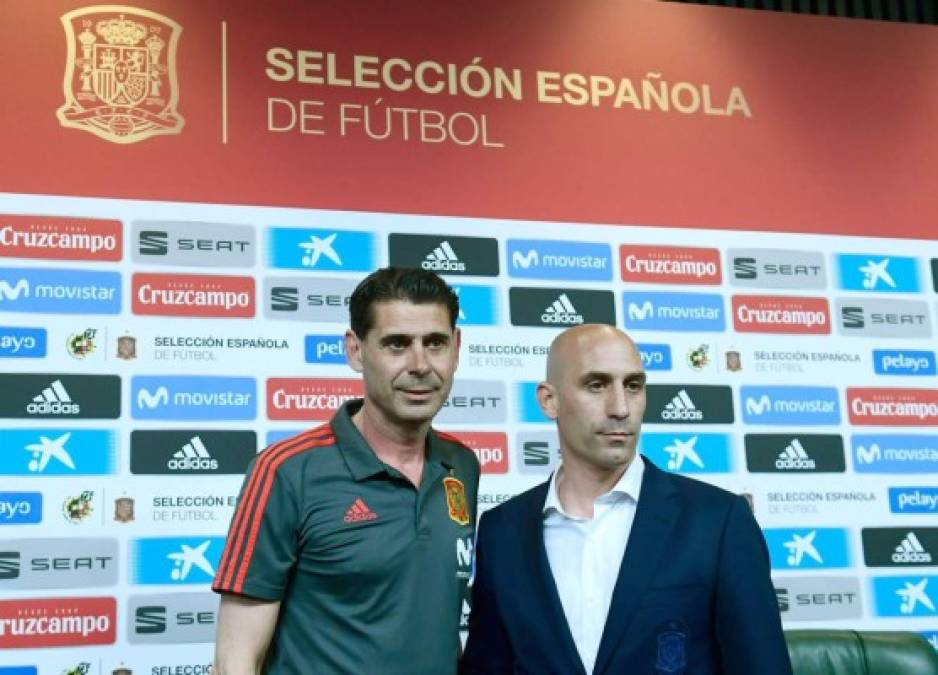 Tras la destitución de Julen Lopetegui, Fernando Hierro fue anunciado por Luis Rubiales, presidente de la Real Federación Española de Fútbol, como nuevo entrenador de la Selección de España durante el Mundial de Rúsia 2018. Foto AFP