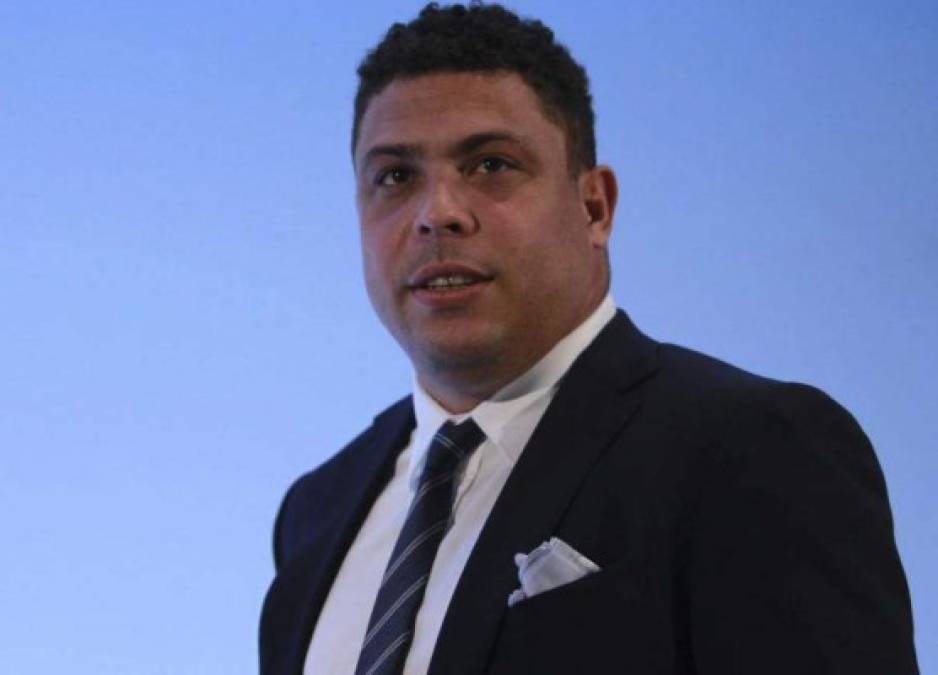 El ex delantero internacional brasileño, Ronaldo Nazario, compró el 51% de las acciones del Real Valladolid, club recién ascendido a la primera división española, anunció este lunes el presidente de la entidad y hasta ahora accionista mayoritario, Carlos Suárez.