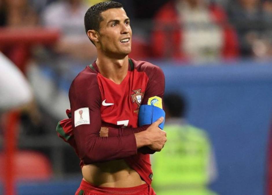 Portugal's forward Cristiano Ronaldo reacts during the 2017 Confederations Cup semi-final football match between Portugal and Chile at the Kazan Arena in Kazan on June 28, 2017. / AFP PHOTO / Kirill KUDRYAVTSEV