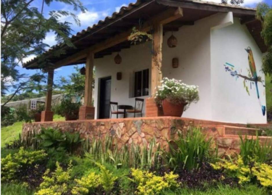 Hotel real camino Lenca - La Campa, Lempira<br/><br/>Desde que ingresas al hotel Real Camino Lenca en La Campa, Lempira te transportas a un lugar mágico, con hermosas pinturas tradicionales de la etnia y espacios que invitan a descansar y a la vez conectarse con la naturaleza.