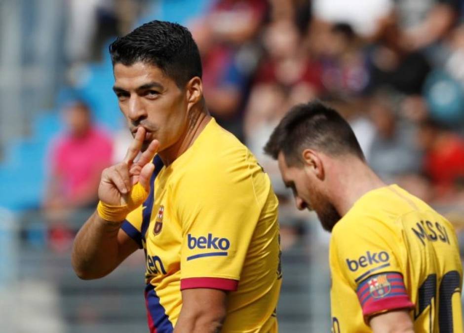 GRAF770. MADRID, 14/06/2020.- El defensa del Real Madrid Sergio Ramos (i) celebra con su compañero Eden Hazard el segundo gol de su equipo ante el Eibar en el partido de la jornada 28 de LaLiga que se disputa este domingo en el estadio Alfredo Di Stefano. EFE/ Kiko Huesca<br/>