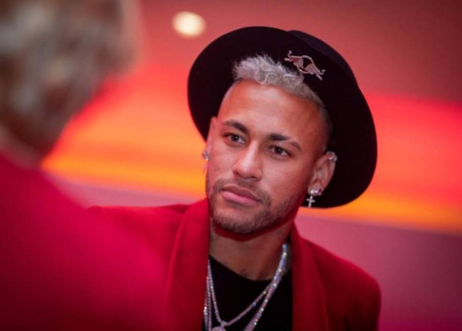 7.- Neymar - 27 años<br/>Futbolista<br/>$105 MDD