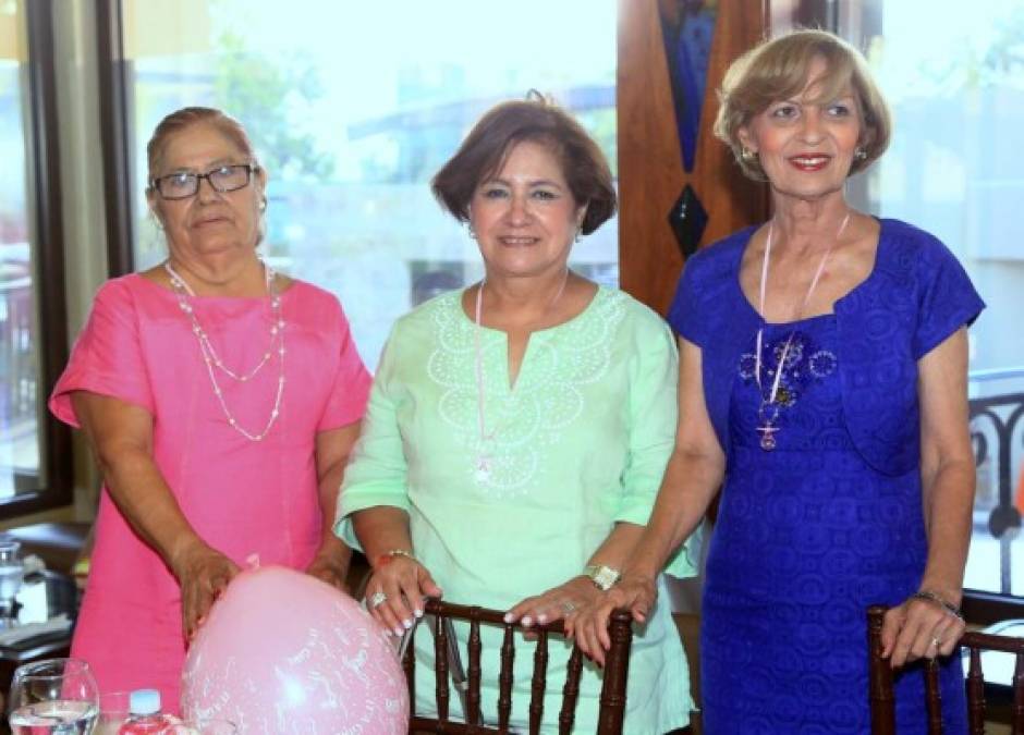 Zoila Chiang, Gladys Fajardo y Nelda Aguilar.