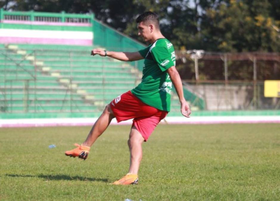 Johnny Leverón: El defensor termina contrato con el Marathón al final del presente Torneo y en el club verde buscan llegar a un acuerdo para renovarle.