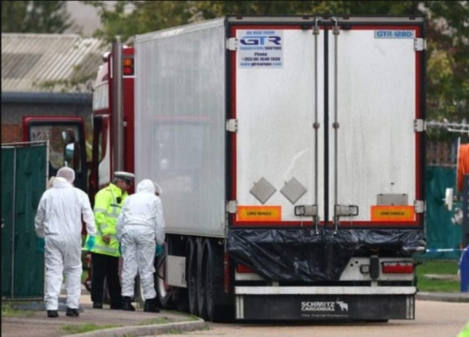 Imagen del camión donde fueron encontrados los 39 fallecidos en Reino Unido.